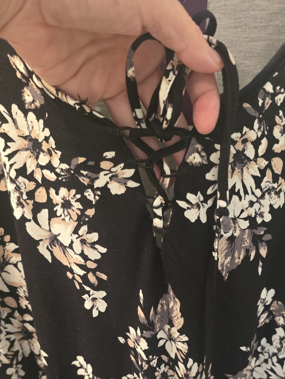 Lascana NWT Women's Black Floral V-Neck Shorts Jumper, Pockets, Size 6 (#7) - Picture 4 of 13
